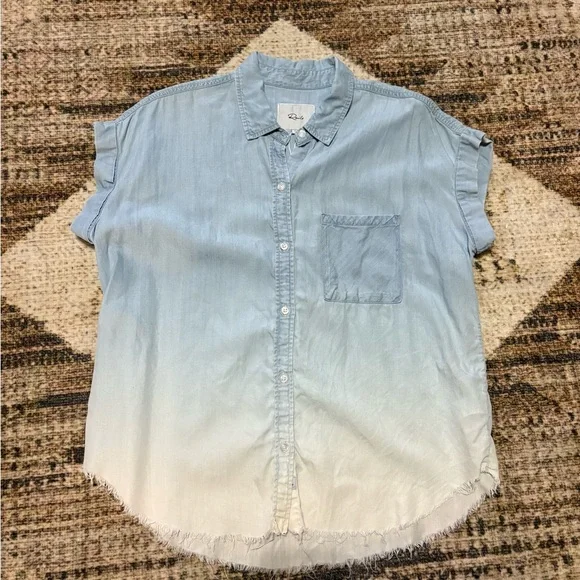 Rails NWOT Lex Short Sleeve Button Up in Light Vintage Dip Dye Raw Hem Medium - Picture 2 of 7